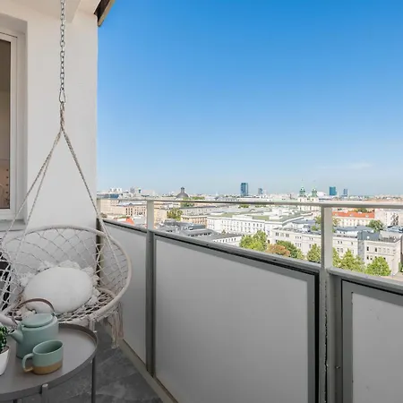 Tamka Center Z Widokiem Na Warszawe